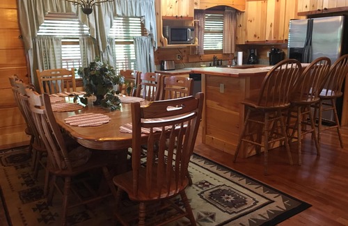 Gatlinburg - Pigeon Forge Cabina | Cabina de Lujo, 4 Suites BD / 4BA, Medio Baño, RM Juego, Media RM, Chimeneas, Tina caliente