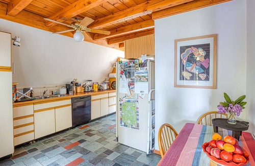 Lenox Chalet De Esquí | Spacious & Peaceful Berkshires Chalet. Walk to Lenox or Relax in the Woods.