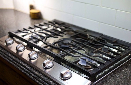 Madison Cabina | Luxury Cabin : HOT TUB, RIVER VIEW, FIRE PIT, 10 min to Nashville! Pet friendly