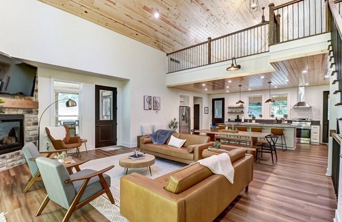 Logan Cabina | Luxury Cabin in Hocking Hills - Sleeps 16, amazing amenities