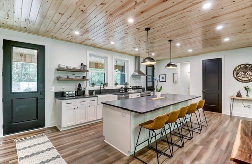 Logan Cabina | Luxury Cabin in Hocking Hills - Sleeps 16, amazing amenities