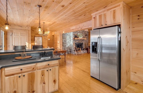 Wolf Laurel Casa | Luxury cabin in the woods.