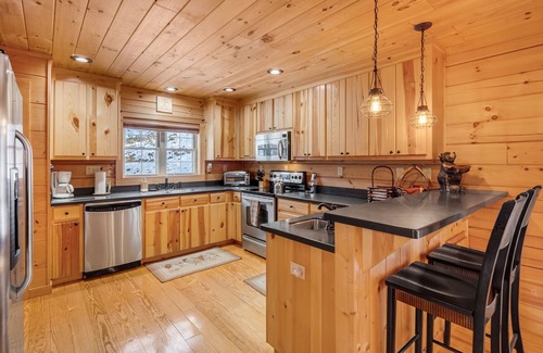 Wolf Laurel Casa | Luxury cabin in the woods.