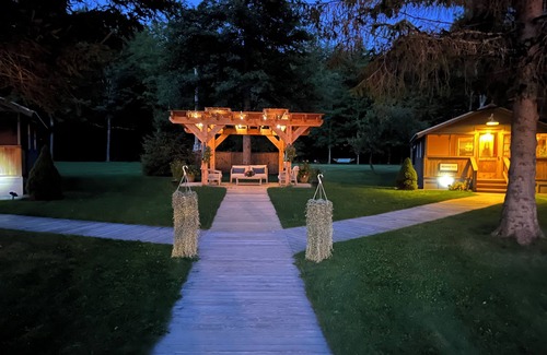 Livingston Manor Cabina | Luxury Cabin on Private Catskills Estate with Waterfront