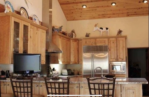 Los Ojos Casa | Luxury Cabin on Brazos River with breathtaking views of Brazos Cliffs.