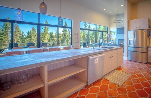 Angel Fire Cabina | NEW Stunning Mountain Trail Retreat