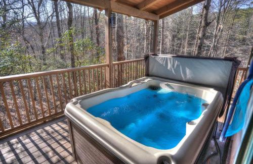 Helen Casa | Luxury Cabin Sleeps 8 with creekside fire pit near Helen GA
