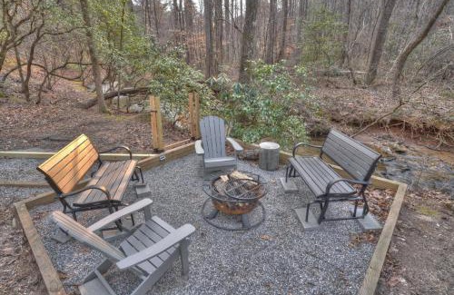 Helen Casa | Luxury Cabin Sleeps 8 with creekside fire pit near Helen GA