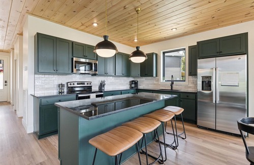 Sevierville Apartamento | Luxury Cabin w Indoor Pool Hot Tub Game Room