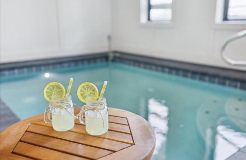 Sevierville Casa | Luxury Cabin W Indoor Pool, Hot Tub & Game Room