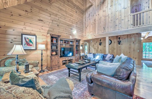 Sapphire Casa | Luxury Cabin with Deck Less Than 5 Miles to Sapphire Valley!