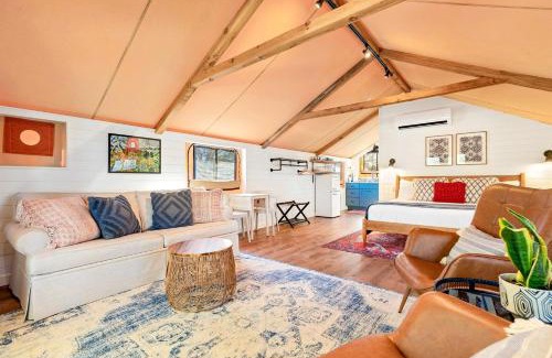 Ingram Otro | Luxury Cabin, with Hot-Tub Access in Ingram, Texas for Relaxing Weekends Away