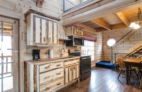 Millersburg Cabina | Impresionante cabaña: bañera de hidromasaje, cocina, sala de estar, anillo de fuego: 8 plazas