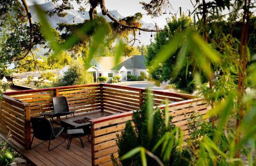 Stevenson Casa | Luxury Cabin with Outdoor Tub ArtBliss III