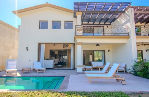 Los Cabos Villa | Luxury Cabo Villa with Private Pool, Rooftop Hot Tub & Full-Service Amenities