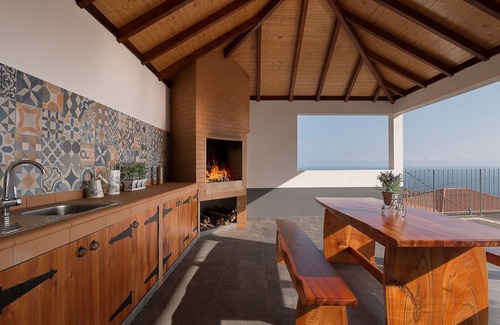 Estrela da Calheta Villa | Villa de lujo en Calheta | Casa da Rosalina | 5 Dormitorios | Impresionantes vistas al mar | Mesa de