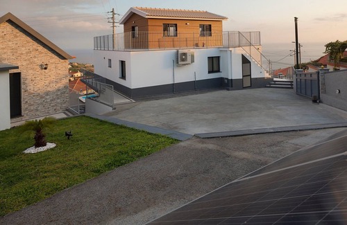 Estrela da Calheta Villa | Villa de lujo en Calheta | Casa da Rosalina | 5 Dormitorios | Impresionantes vistas al mar | Mesa de