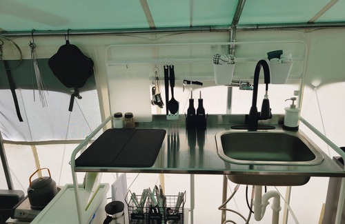 Squires Casa | Luxury Camp w/ TV, Wi-Fi & Bunkbeds!