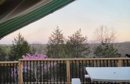 Squires Casa | Luxury Camp w/ TV, Wi-Fi & Bunkbeds!