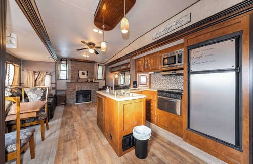 Miller Beach Apartamento | Luxury Camper in Dunes | Grill + Fire Pit