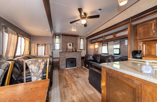 Miller Beach Apartamento | Luxury Camper in Dunes | Grill + Fire Pit