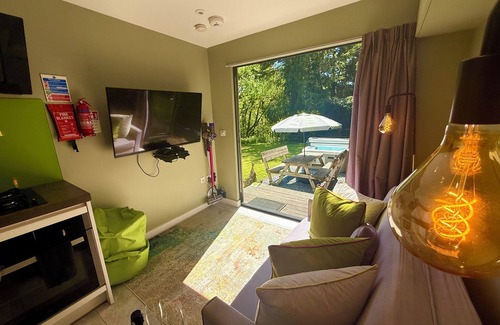 Newton Ferrers Cabina | Camping de lujo Pod con jacuzzi privado y jardín en Devon