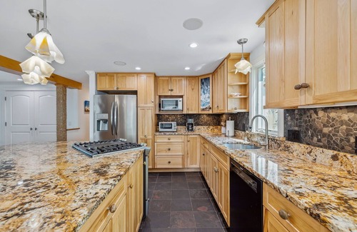 North Eastham Casa | Luxury Cape Cod Compound-Heated Pool*Outdoor Kitchen*3 Connected Units (2302)