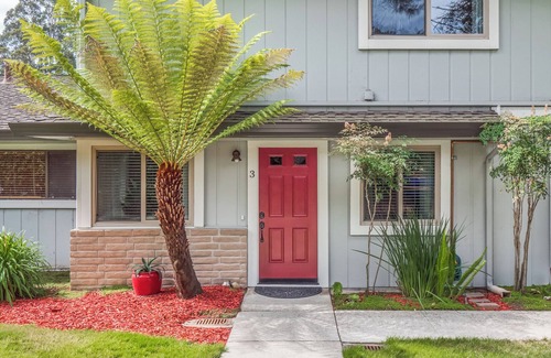 Soquel Condominio | Luxury Capitola 2 BR charmer minutes from the beach