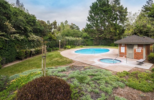 Soquel Condominio | Luxury Capitola 2 BR charmer minutes from the beach
