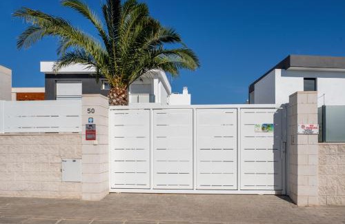 Puerto Marino Villa | Luxury Casa Bos Palm Tree - Villa with Jacuzzi and Pool