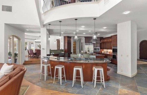 Davis Otro | Luxury Castle Retreat UC Davis