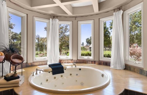 Davis Otro | Luxury Castle Villa at UC Davis