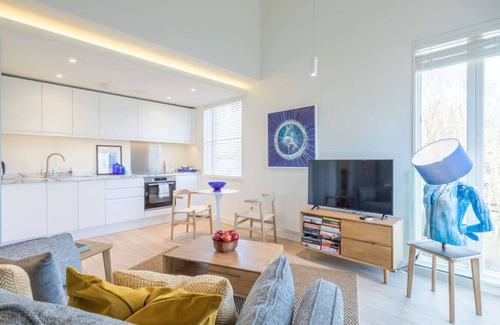 Cambridge Apartamento | Luxury Central Apt - Riverside Views + Parking!