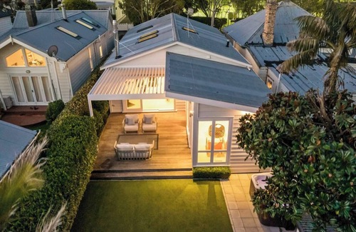 St. Mary's Bay Villa | Luxury Central Villa with Spa Pool, Prime Location