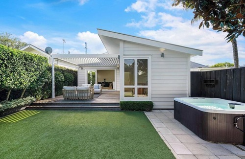 St. Mary's Bay Villa | Luxury Central Villa with Spa Pool, Prime Location