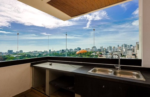 La Arboleda Apartamento | Luxury Centric Apt with Pool, Full AC, Fast Wi-Fi, Stunning City Views