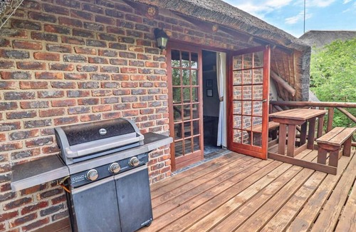 Marloth Park Chalet De Esquí | Luxury chalet 12 mi from the Crocodile Bridge Gate of the Kruger National Park!