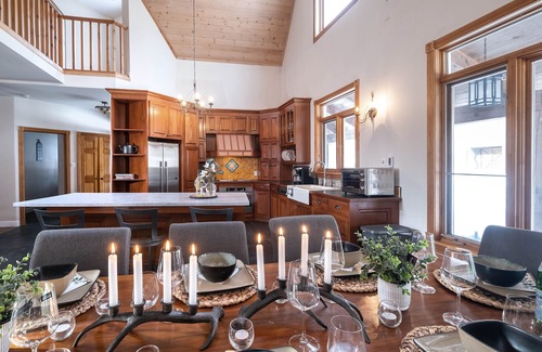 Springwater Cabaña | Luxury Chalet in the Woods w/ Pool & Hot Tub, Near Wasaga Beach & Blue Mountain!