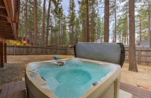 Zephyr Cove Cabina | Lake Tahoe casa personalizada con vistas al lago y jacuzzi privado