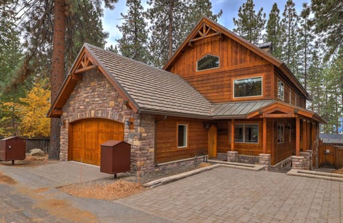 Zephyr Cove Cabina | Lake Tahoe casa personalizada con vistas al lago y jacuzzi privado