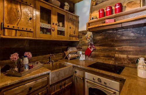 Municipality of Gracac Chalet De Esquí | Luxury Chalet Regina with pool and jacuzzi surrounded by nature