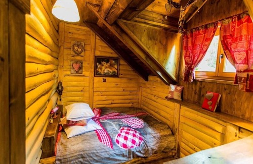 Municipality of Gracac Chalet De Esquí | Luxury Chalet Regina with pool and jacuzzi surrounded by nature