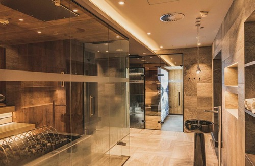 Ehrwald Chalet De Esquí | Luxury Chalet, living room with fireplace, pool & SPA area, PURE Resort Ehrwald
