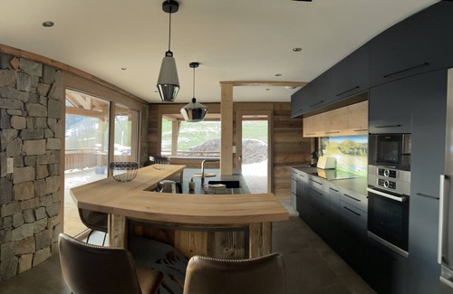 Travexin Chalet De Esquí | Luxury chalet with SPA area and 90 m2 room for family celebrations,