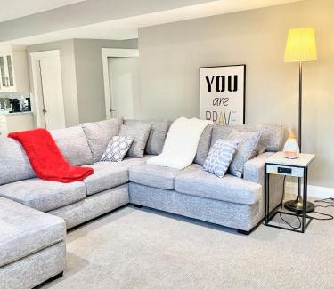 Chestermere Apartamento | Luxury Chestermere Retreat