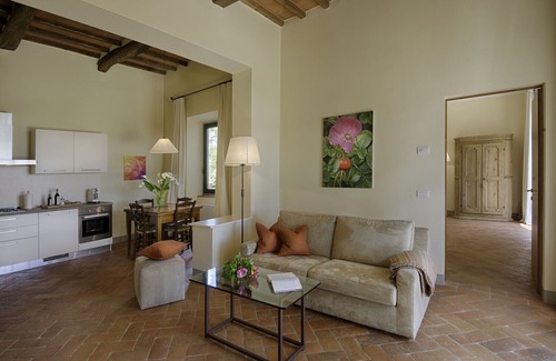 Panzano in Chianti Apartamento | Chianti de lujo con encanto, vista, piscina y patio privado