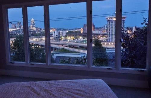 Covington Casa | Luxury Cincinnati City View Home