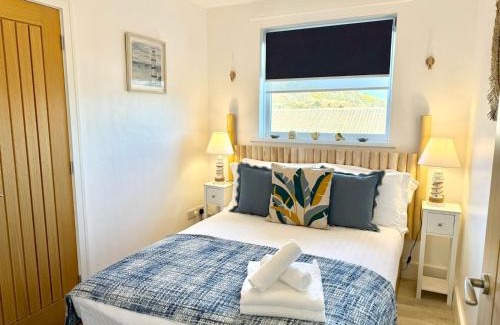 Mumbles Casa | Luxury Coastal Escape with Mumbles Lighthouse View Pass the Keys