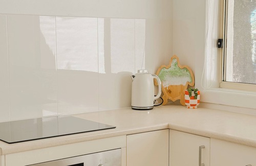 Warrnambool Casa | Luxury Coastal Home - Located in the CBD, close to train station and hospital