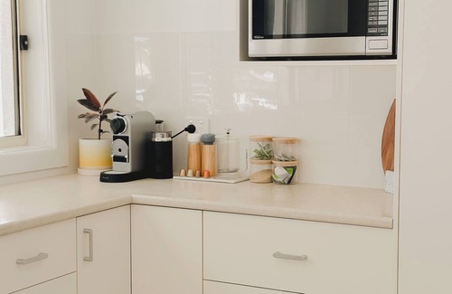Warrnambool Casa | Luxury Coastal Home - Located in the CBD, close to train station and hospital